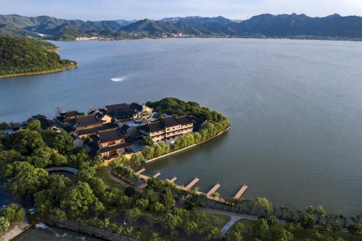 Dongqian Lake